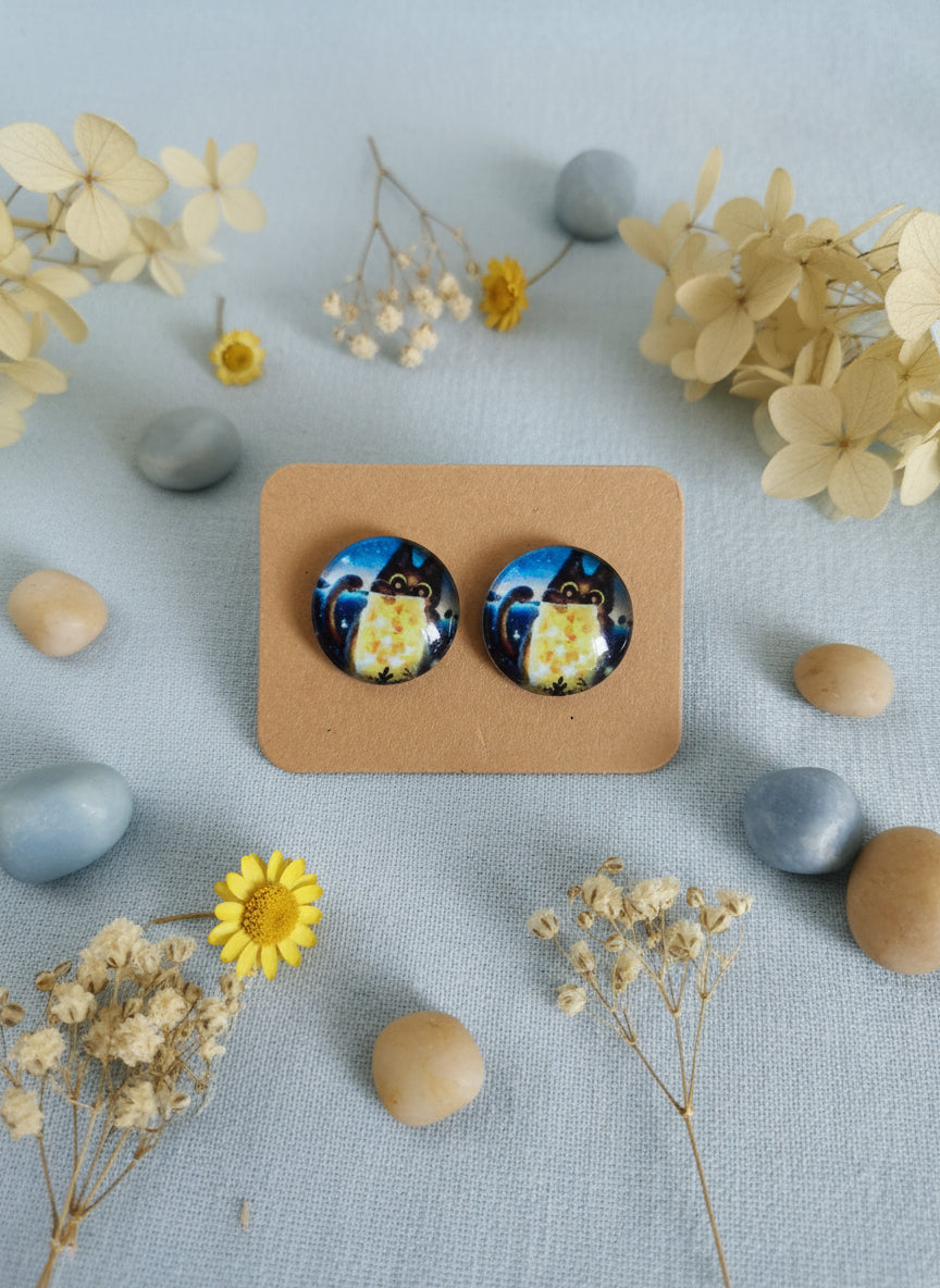 Cabochon Earring with Cat