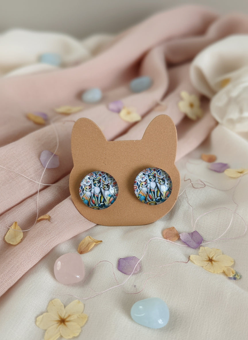 Cabochon Earring with Cat