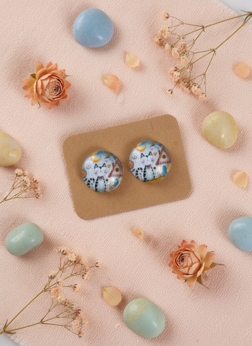 Cabochon Earring with Cat