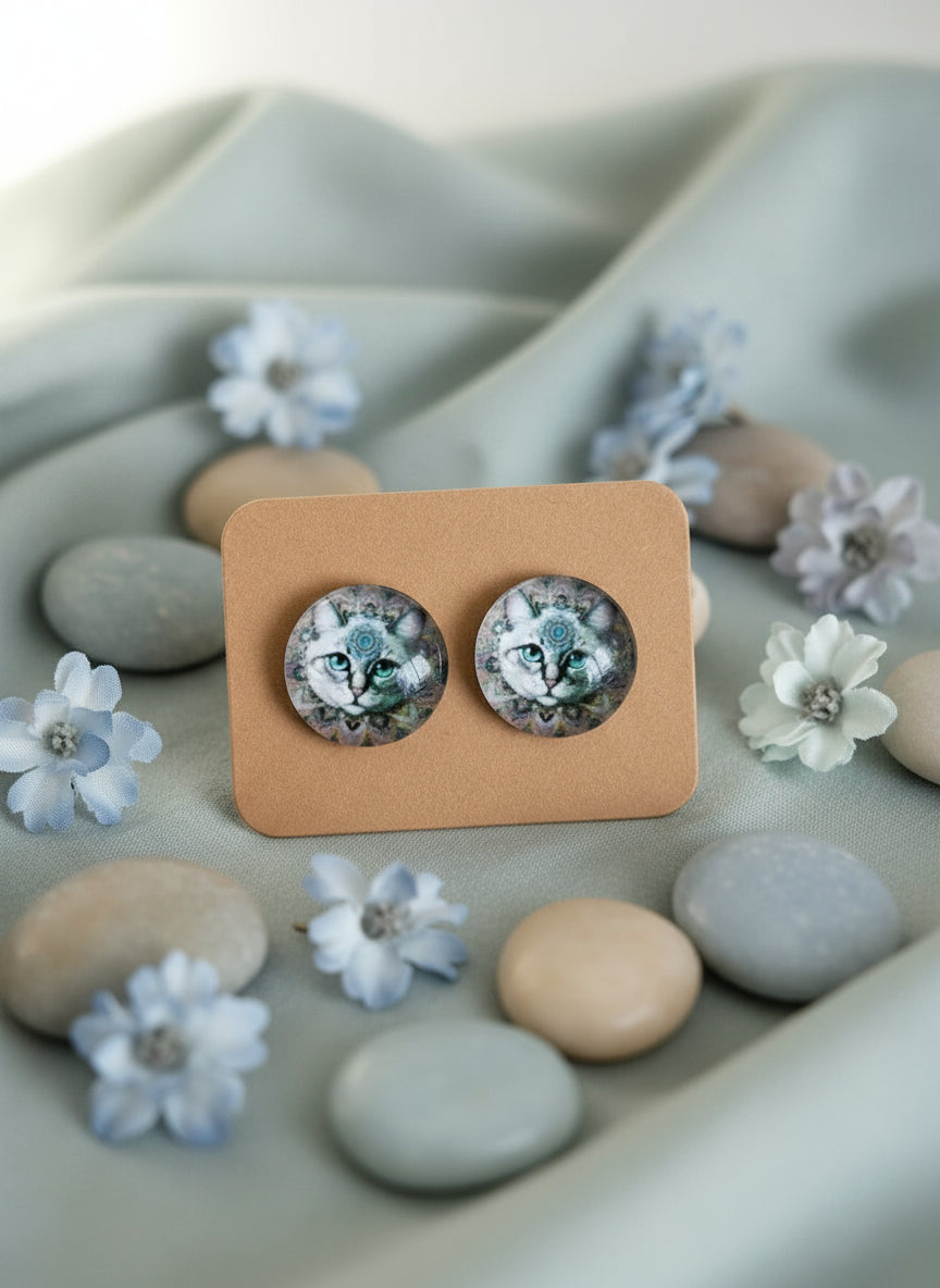 Cabochon Earring with Cat