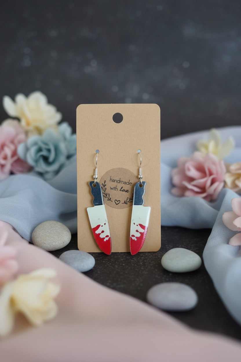 Műanyag fülbevaló Halloween véres kés