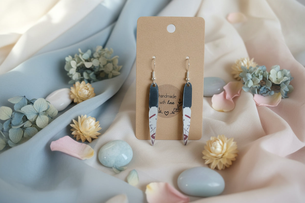 Műanyag fülbevaló Halloween véres málna