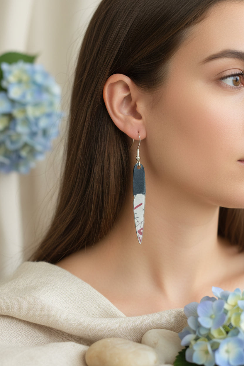 Műanyag fülbevaló Halloween véres málna