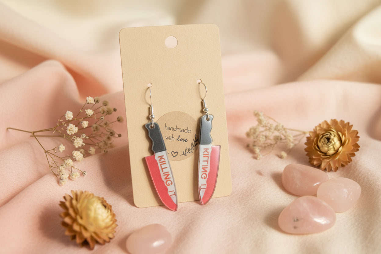 Műanyag fülbevaló Halloween véres kés