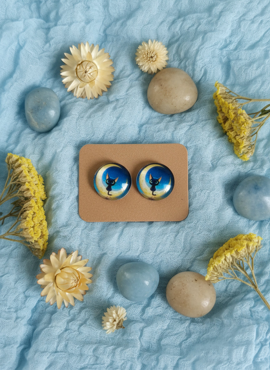 Cabochon Earring with Cat