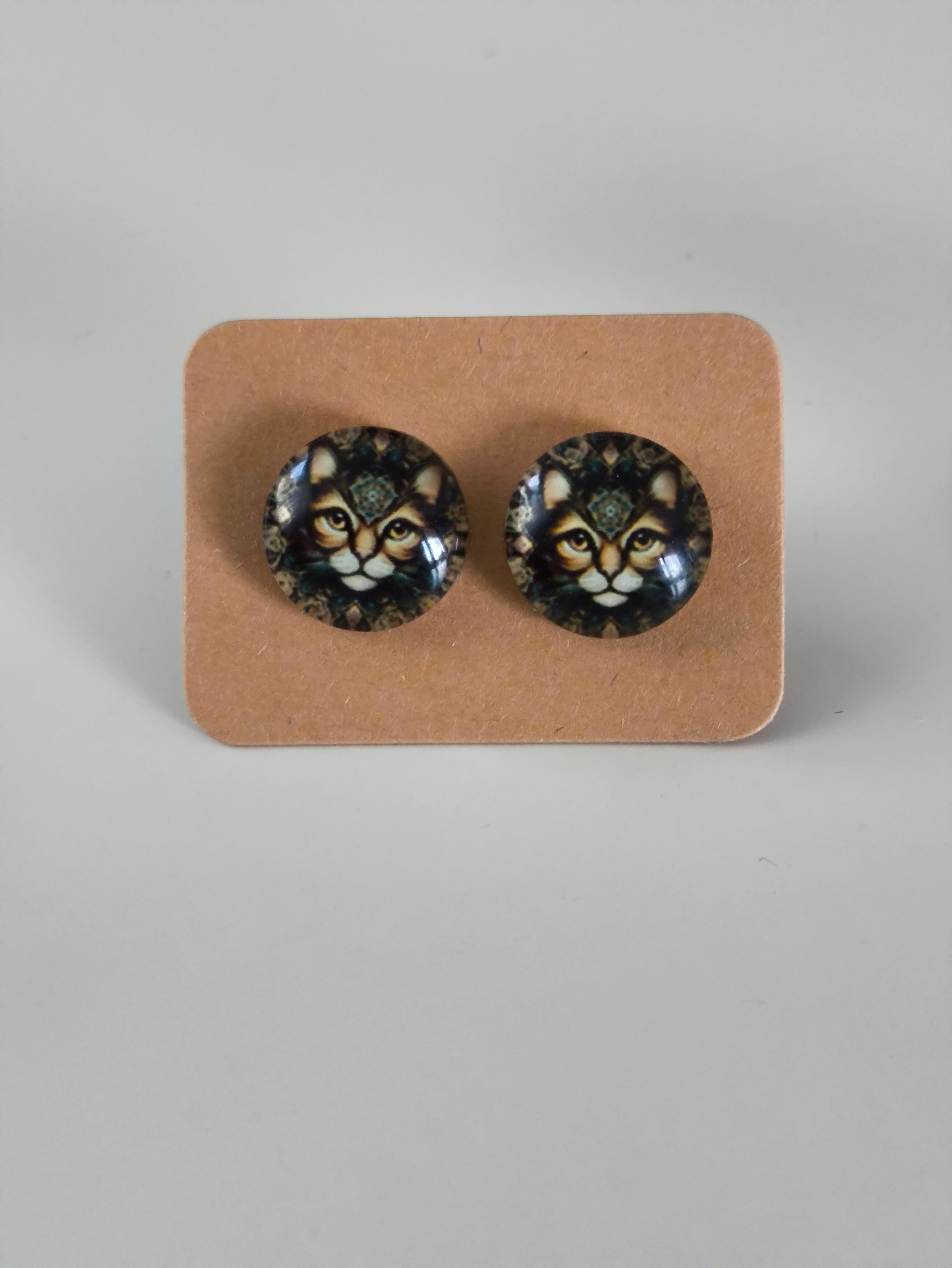 Cabochon Earring with Cat