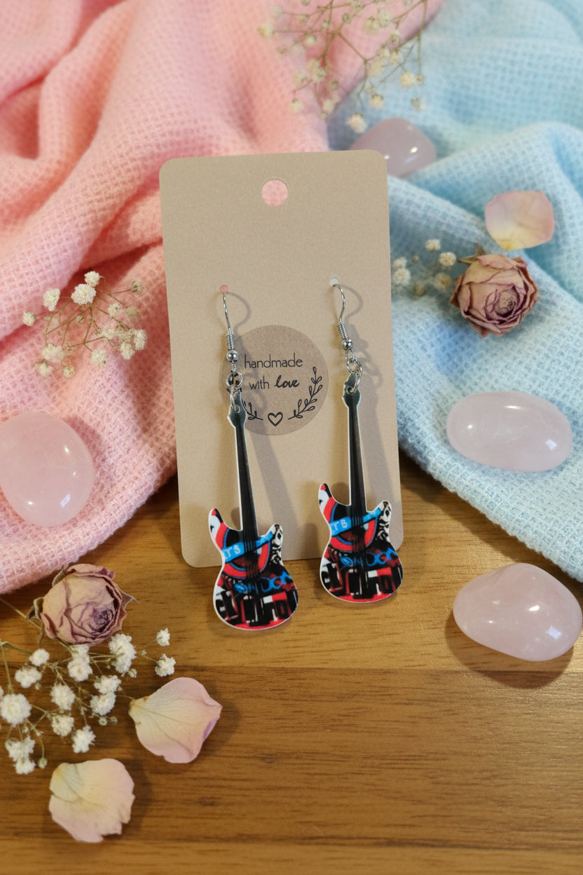 Műanyag fülbevaló gitárral