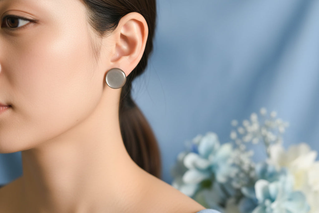 Button Earring Gray Pearl