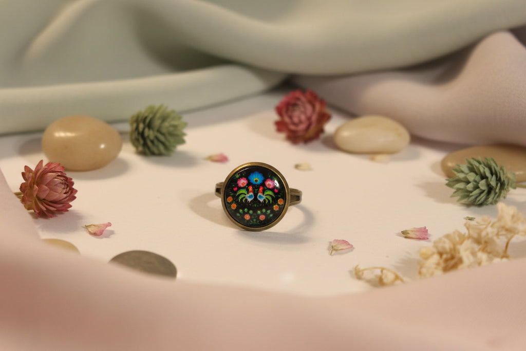 Cabochon Ring with Traditional Flower