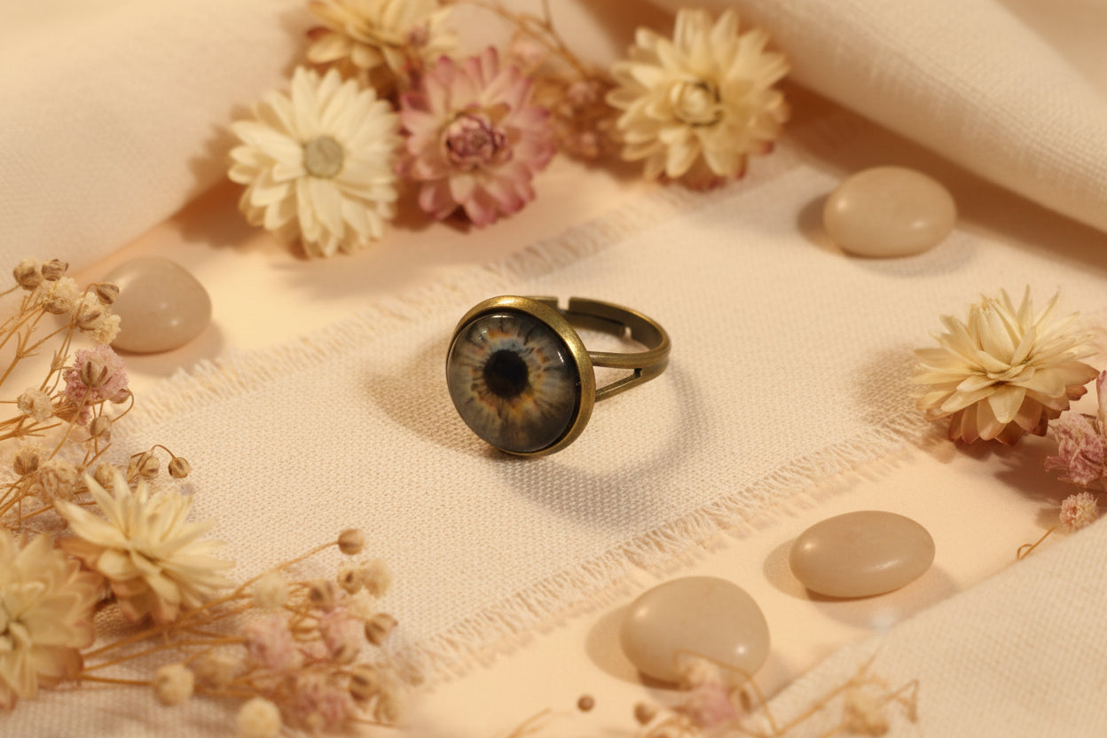 Cabochon Ring Eagle Eyes