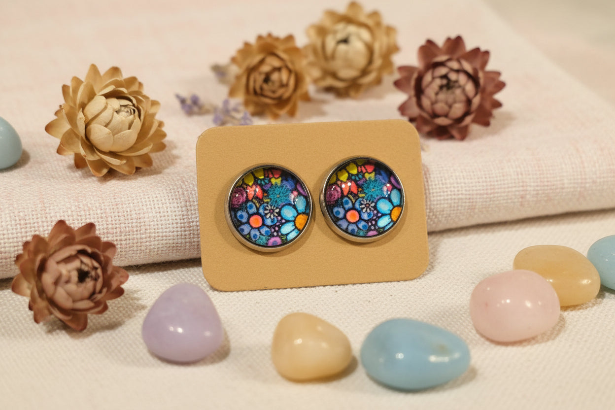 Cabochon Earring with Flowers