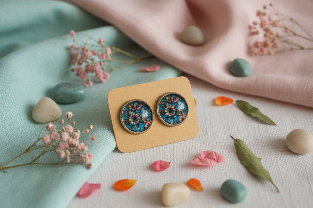 Cabochon Earring with Traditional Flowers