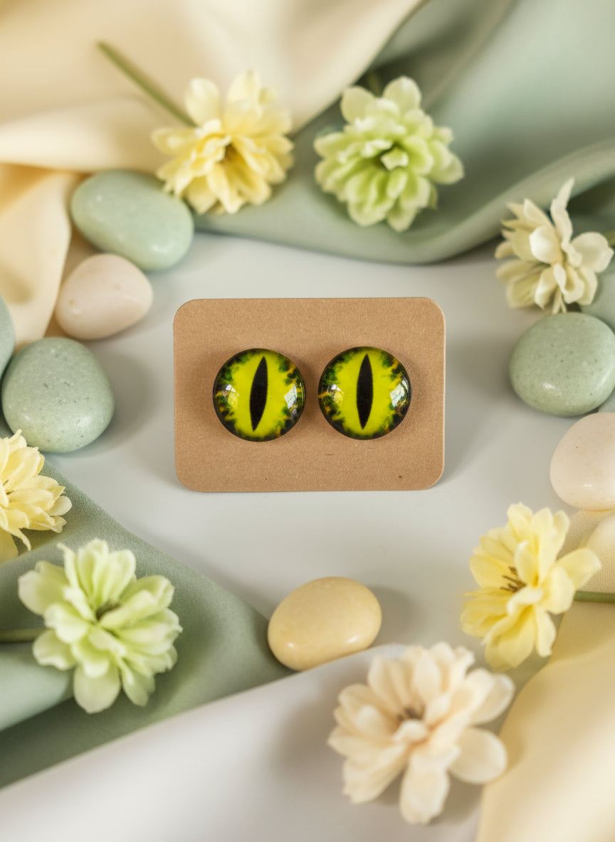 Cabochon Earring with Eye