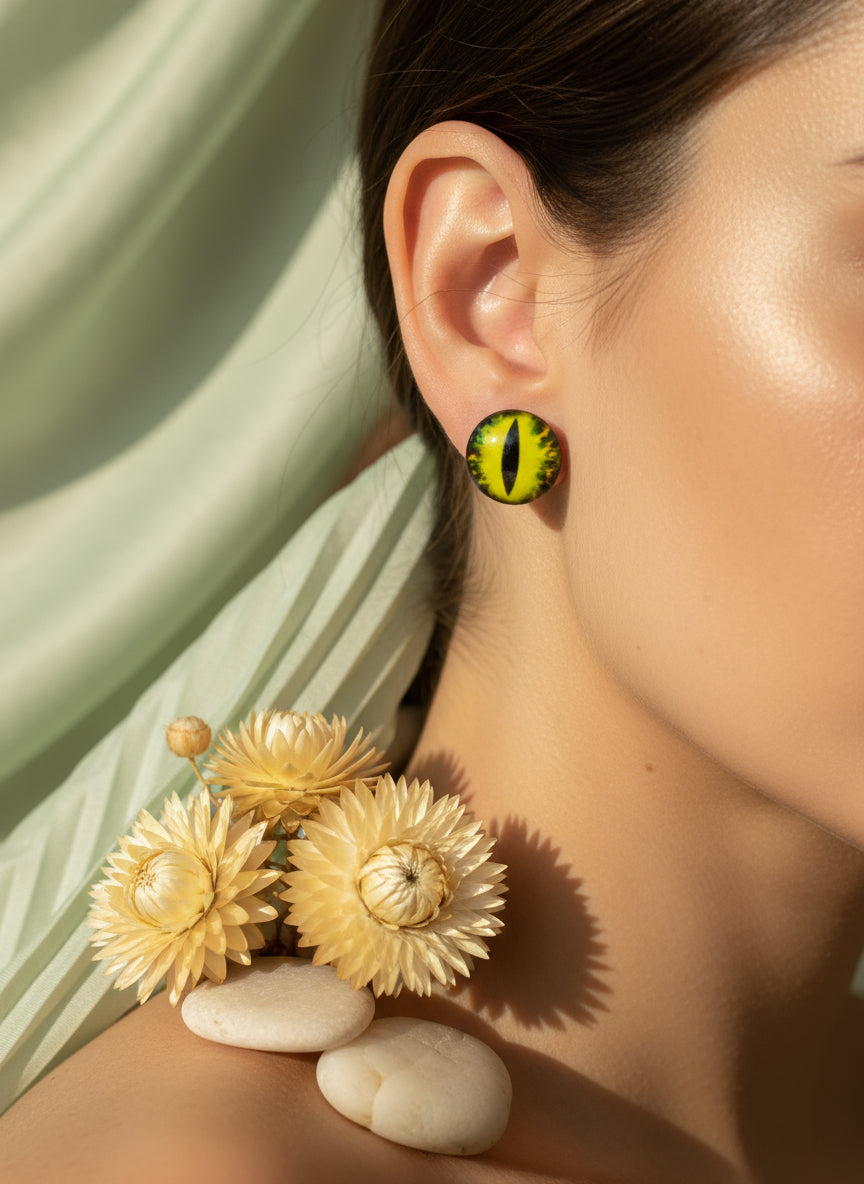 Cabochon Earring with Eye