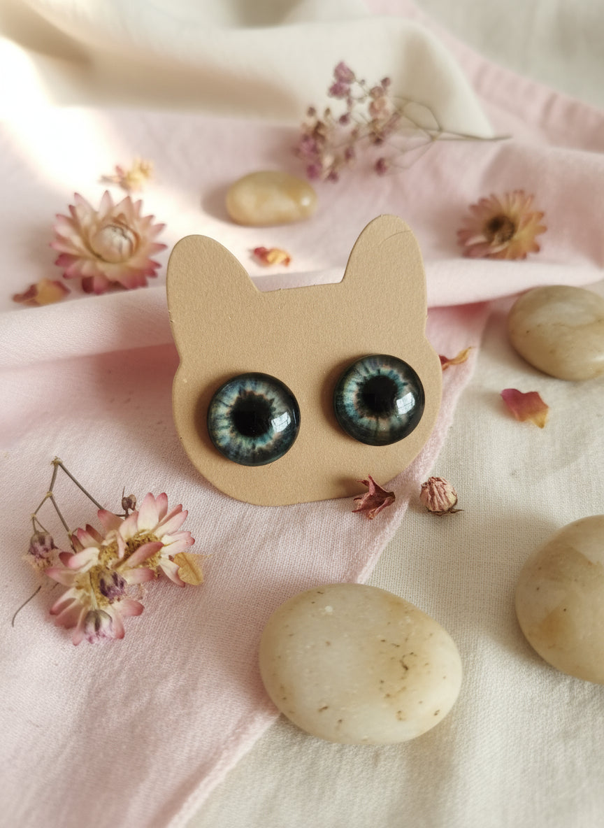 Cabochon Earring with Eye