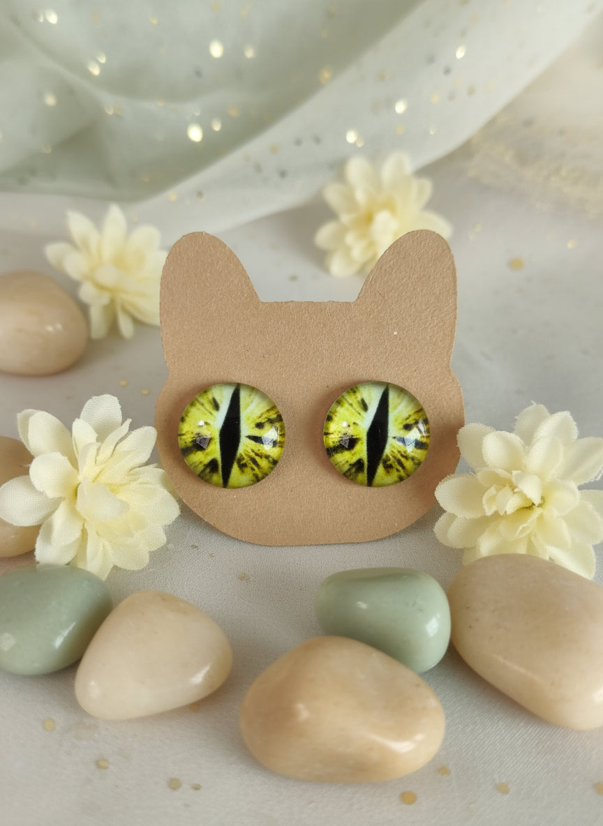 Cabochon Earring with Eye