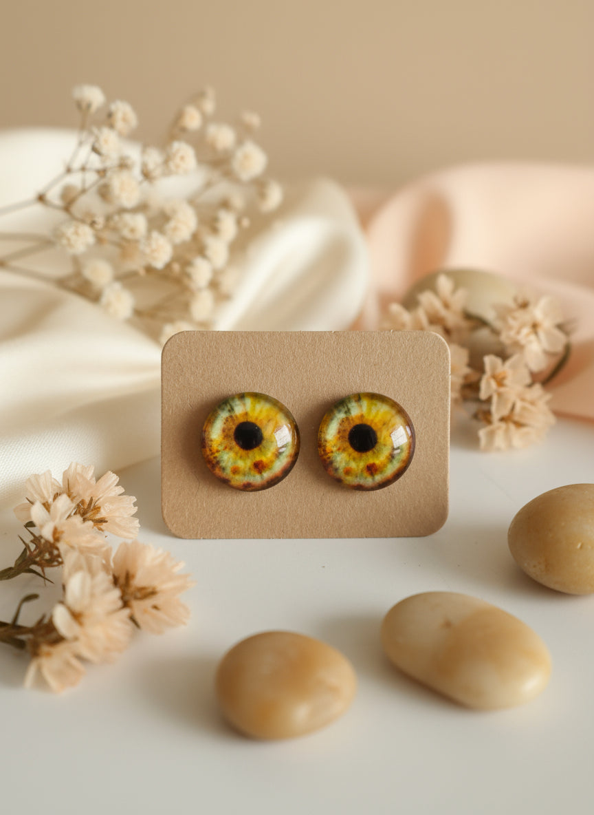Cabochon Earring with Eye