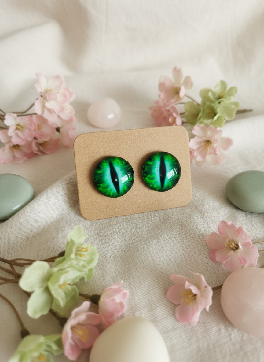Cabochon Earring with Eye
