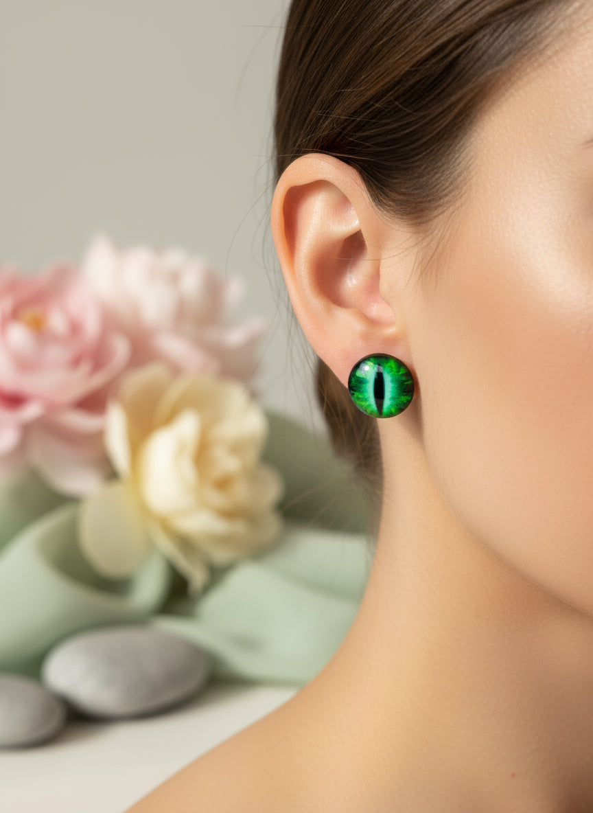 Cabochon Earring with Eye