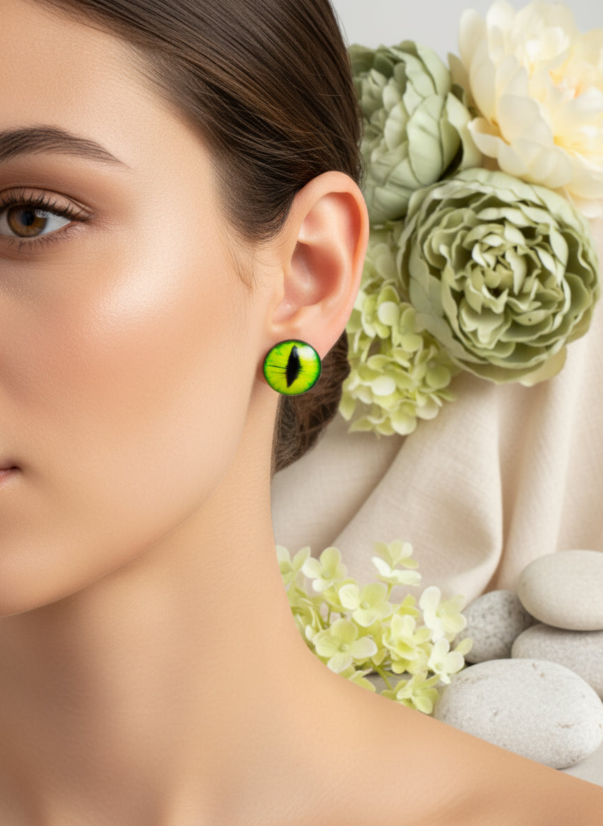 Cabochon Earring with Eye