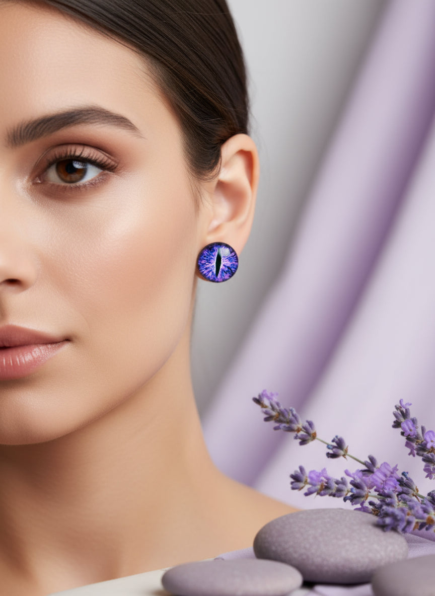 Cabochon Earring with Eye