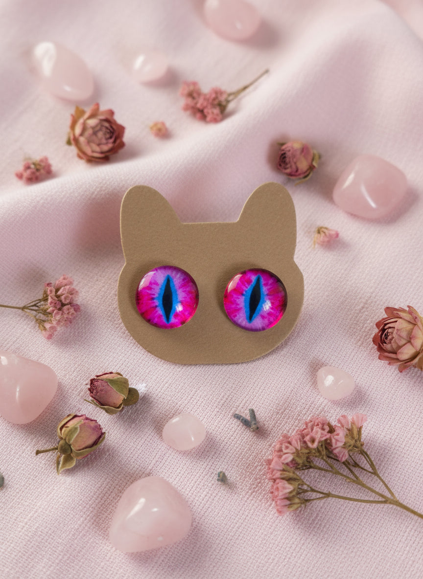 Cabochon Earring with Eye