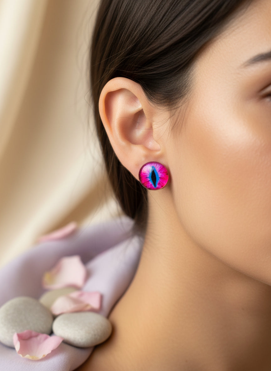 Cabochon Earring with Eye