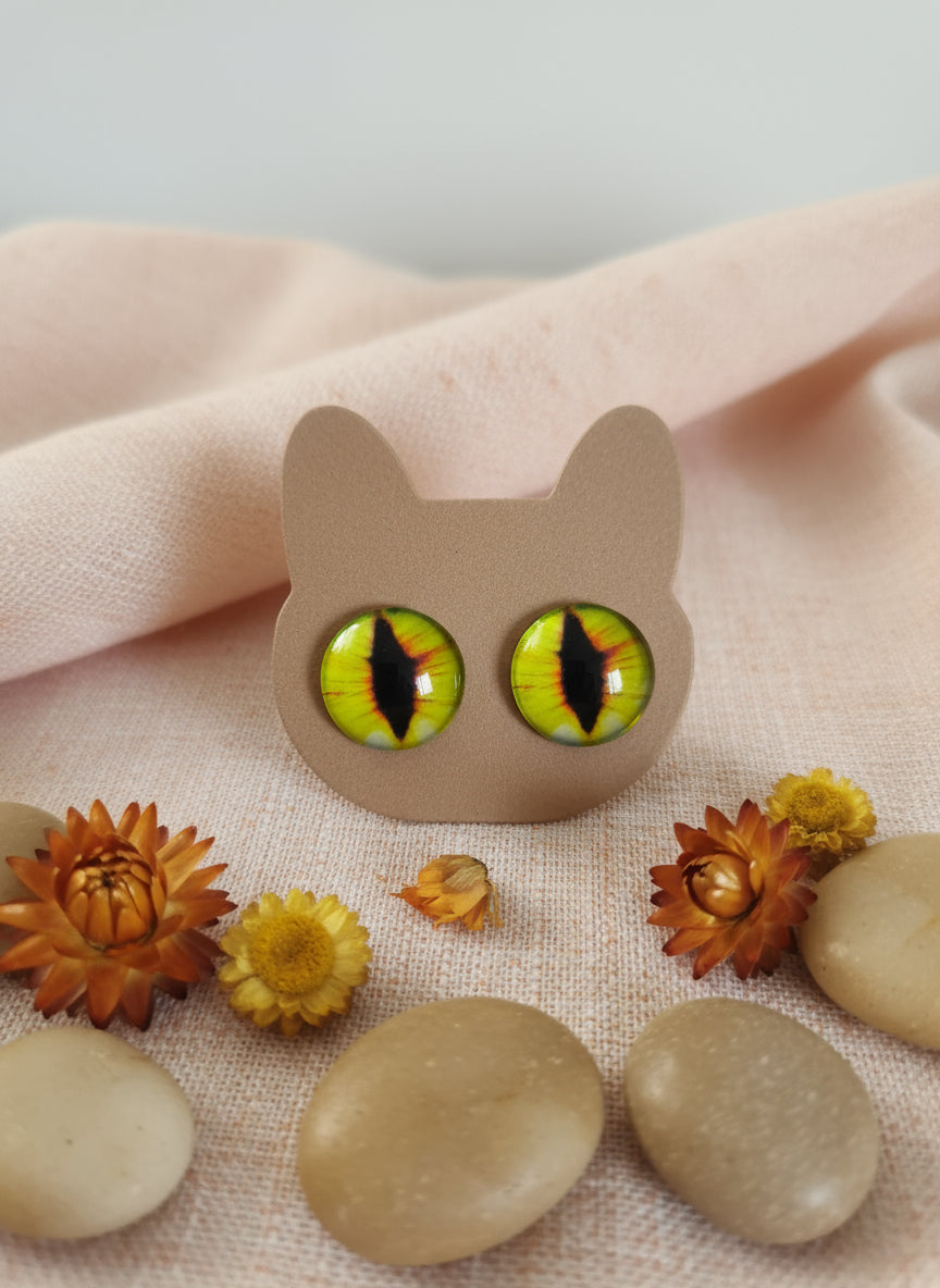 Cabochon Earring with Eye