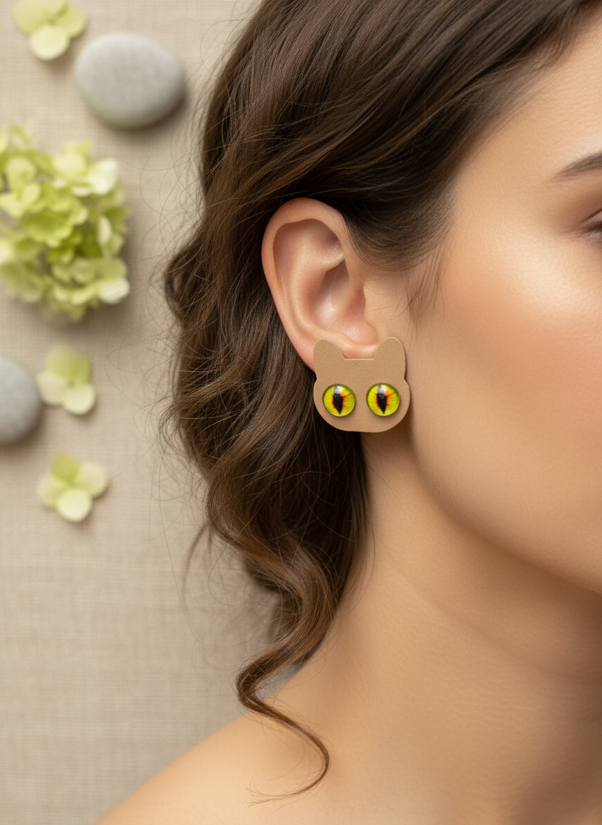 Cabochon Earring with Eye