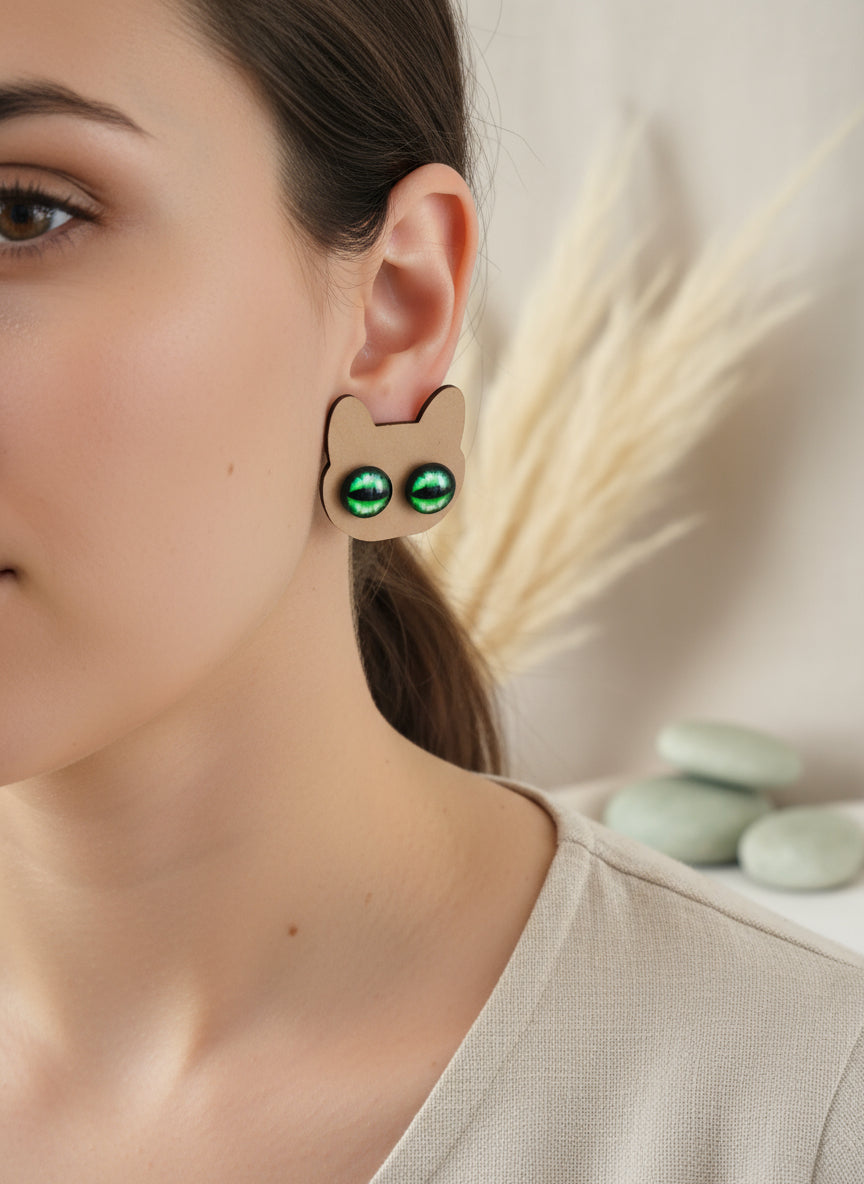 Cabochon Earring with Eye