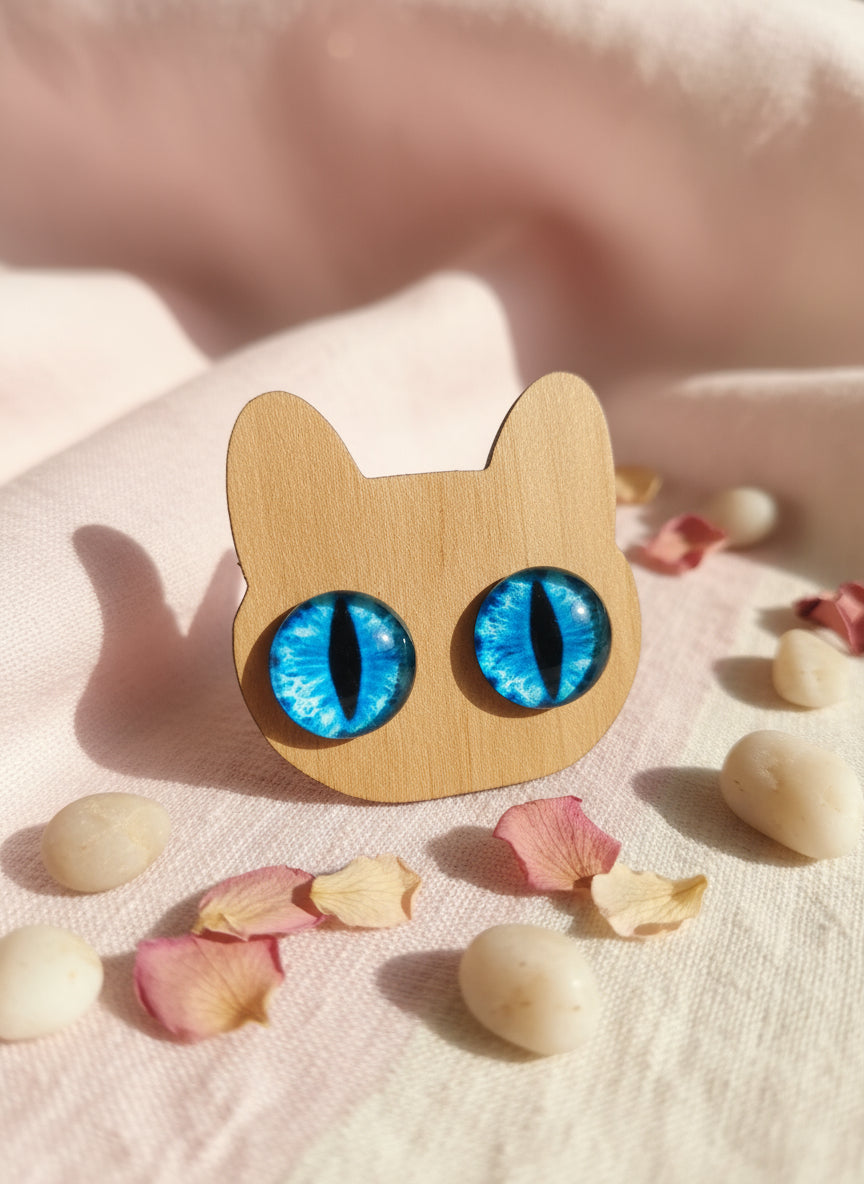 Cabochon Earring with Eye