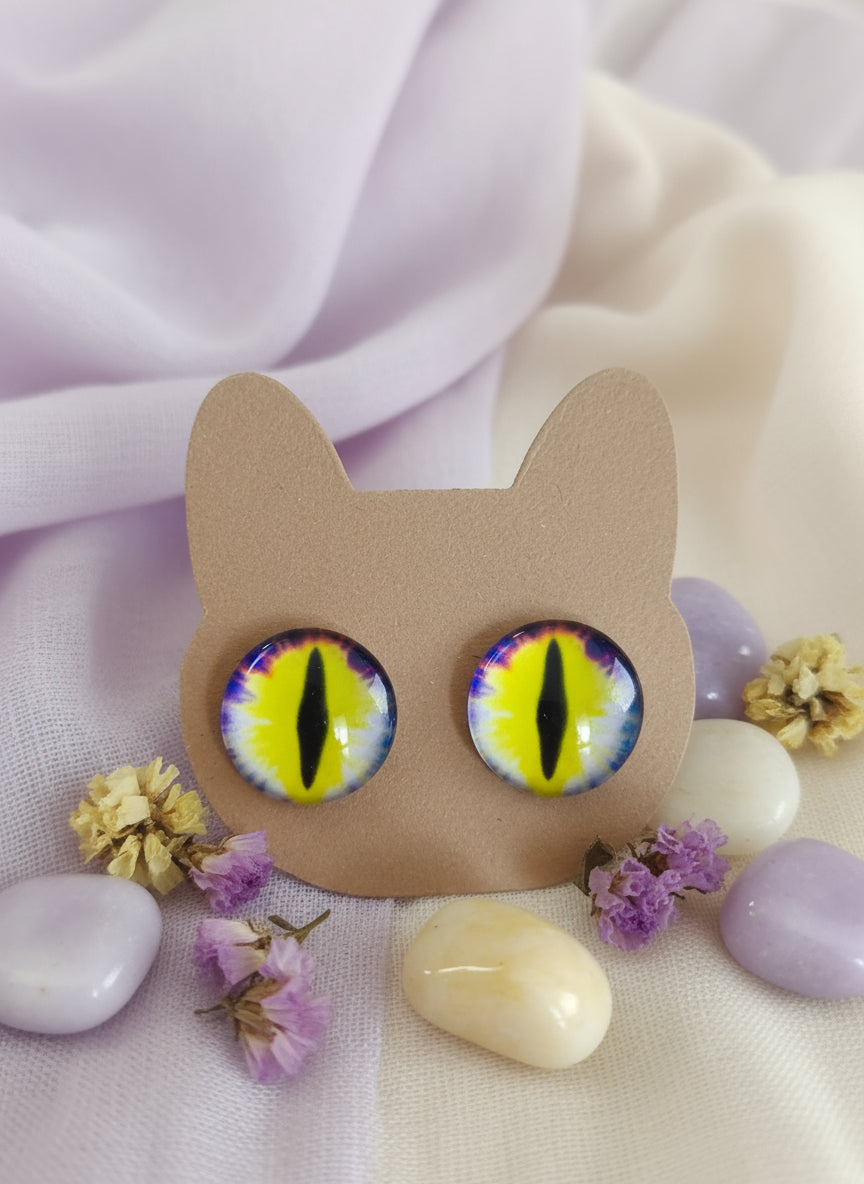 Cabochon Earring with Eye