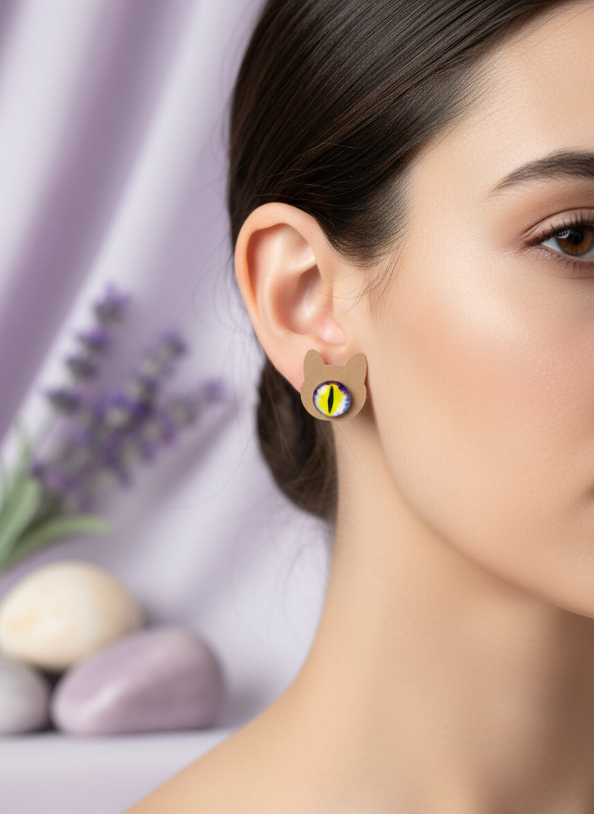 Cabochon Earring with Eye