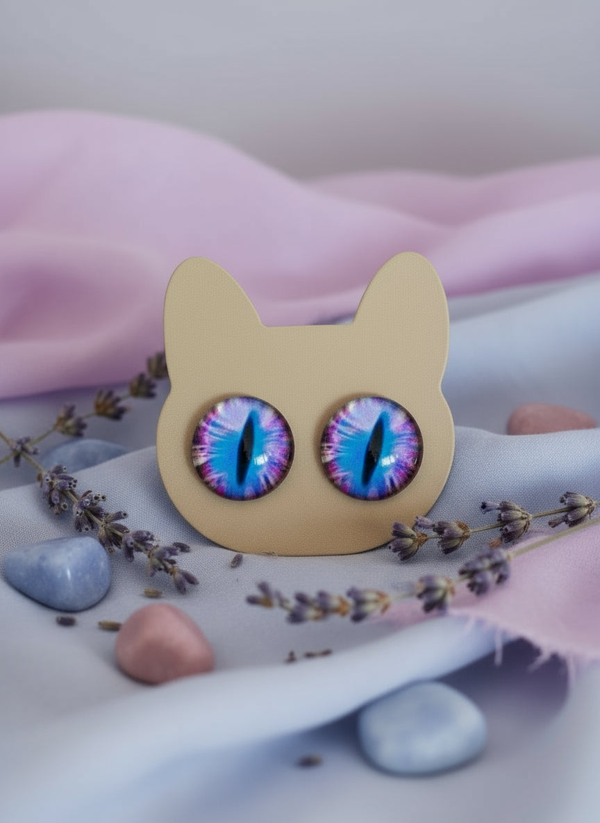 Cabochon Earring with Eye