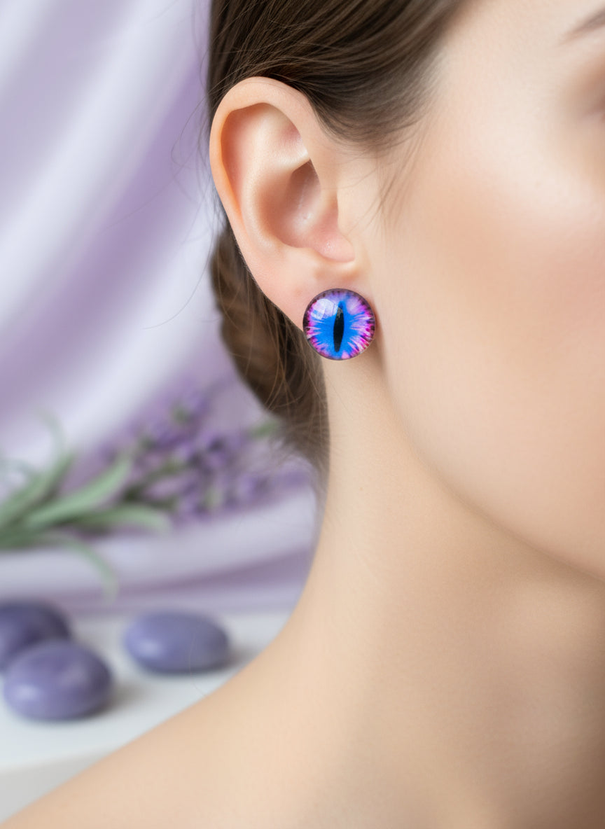 Cabochon Earring with Eye