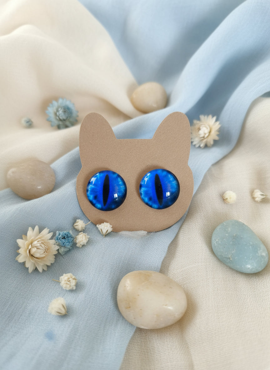 Cabochon Earring with Eye