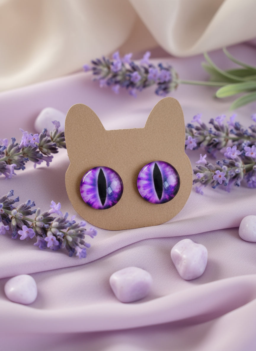 Cabochon Earring with Eye