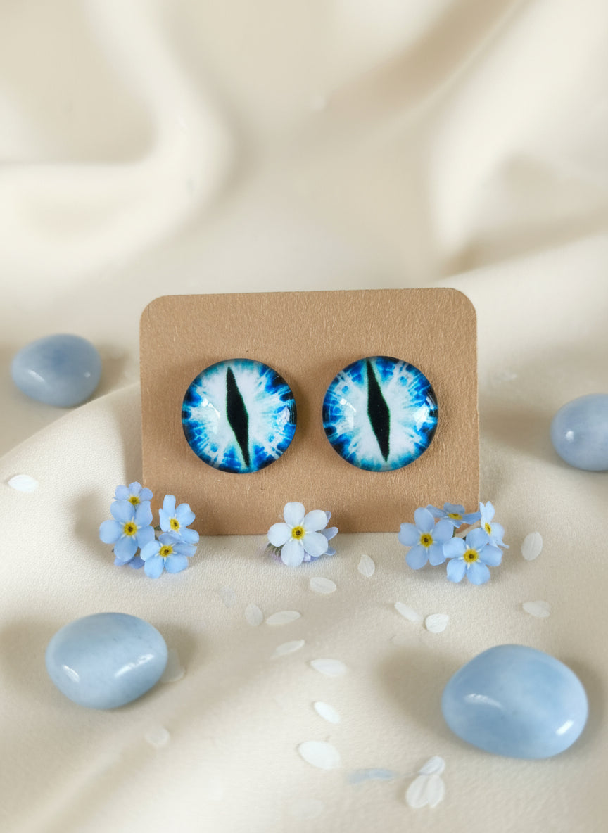 Cabochon Earring with Eye