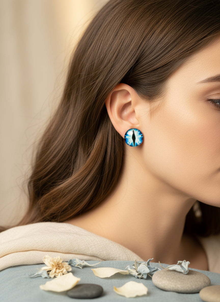 Cabochon Earring with Eye