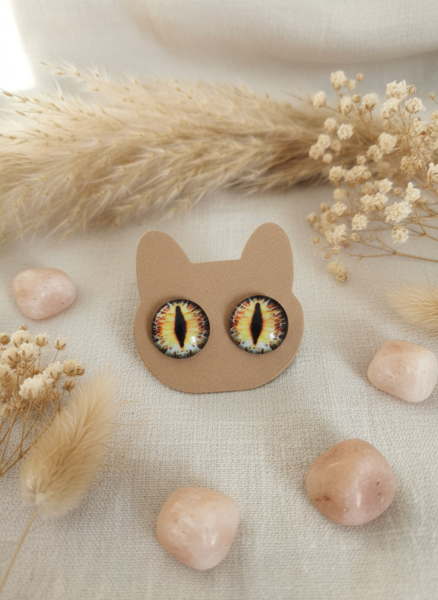 Cabochon Earring with Eye