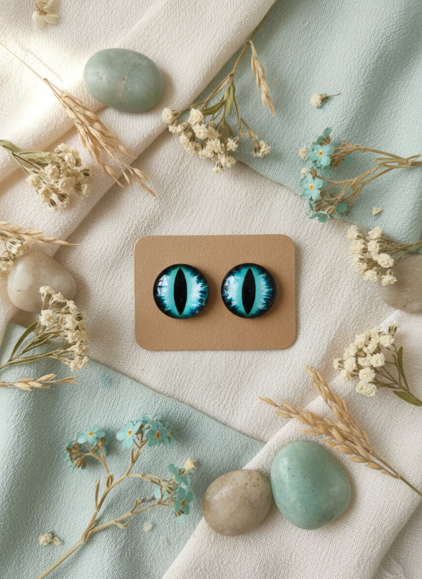 Cabochon Earring with Eye