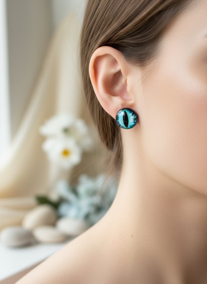 Cabochon Earring with Eye