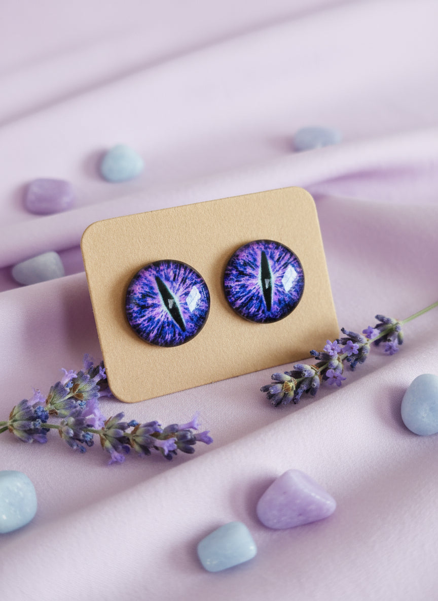 Cabochon Earring with Eye