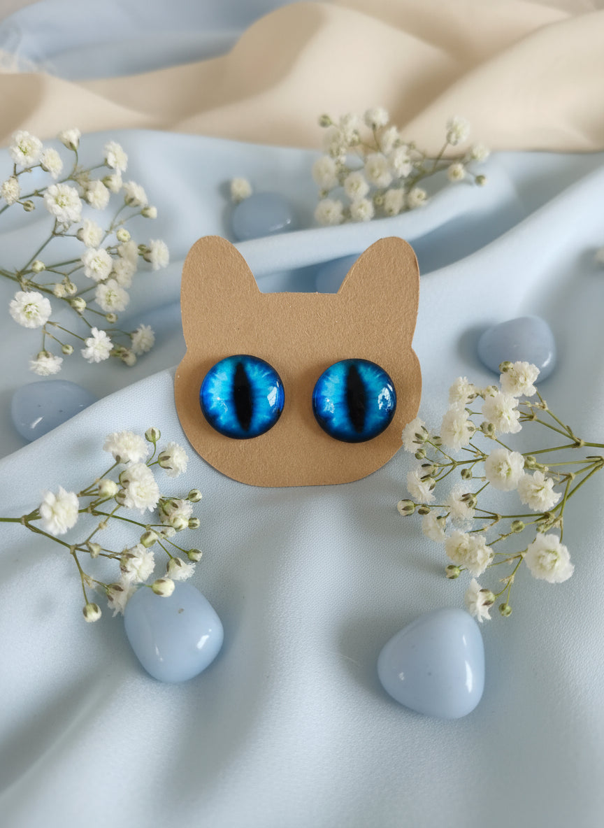 Cabochon Earring with Eye