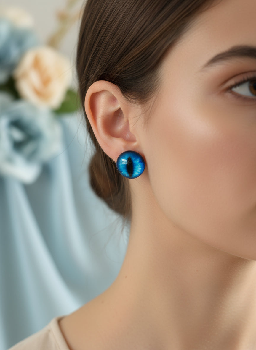 Cabochon Earring with Eye