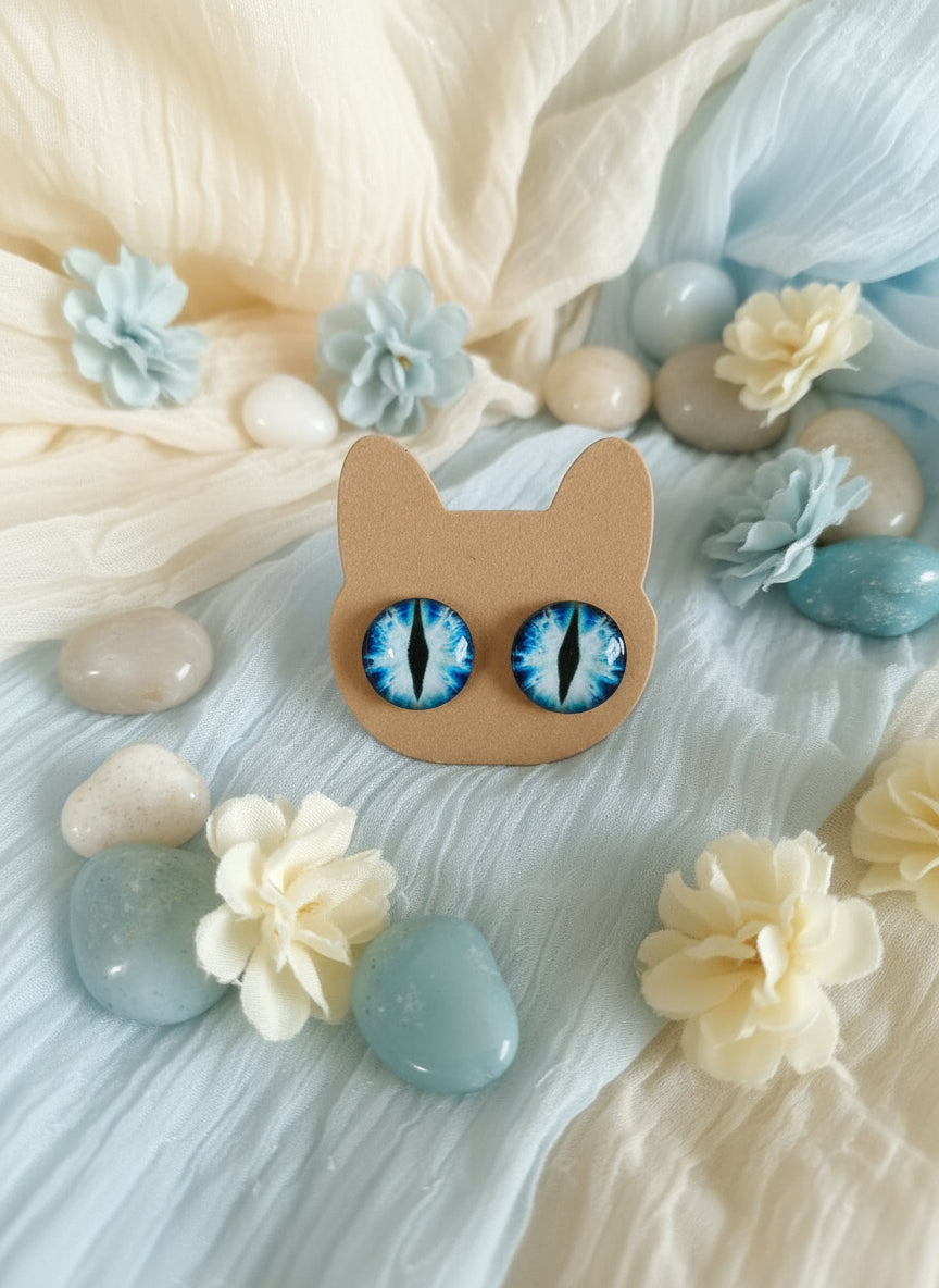 Cabochon Earring with Eye