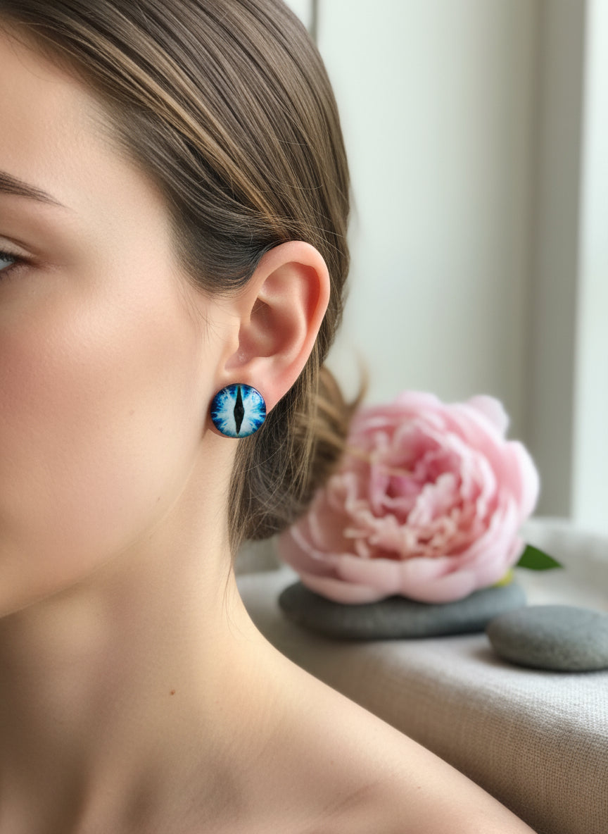 Cabochon Earring with Eye
