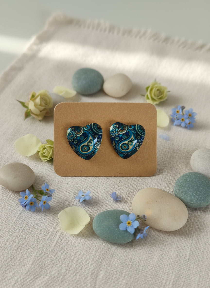 Cabochon Earring with Heart