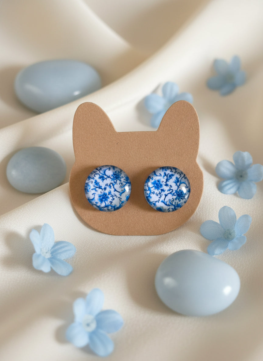 Cabochon Earring with Flower