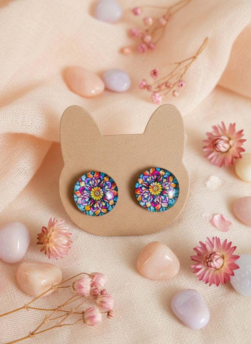 Cabochon Earring with Flower